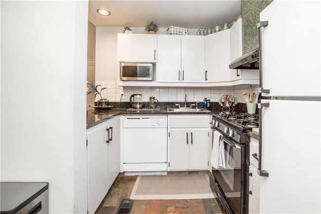 Building Photo - 952 Myrtle St NE