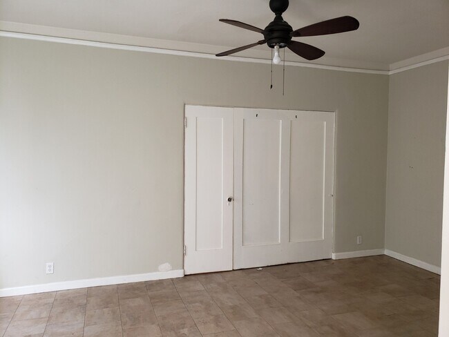 Building Photo - 723 E 3rd St