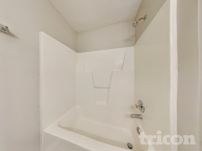 Building Photo - 4409 Woodlawn Dr