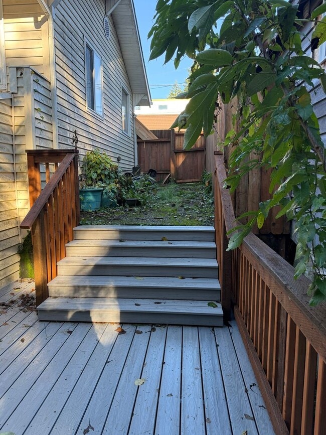 Building Photo - 1431 Central Ave