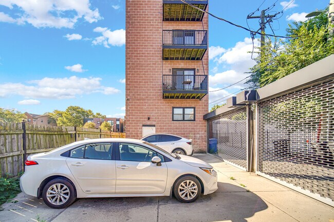 Building Photo - 548 E 50th St