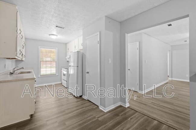 Building Photo - 50 Woodland Trce