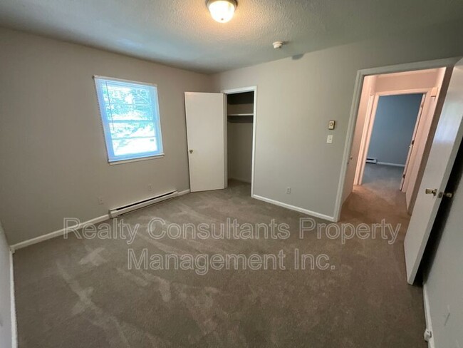 Building Photo - 113 Cox Ave