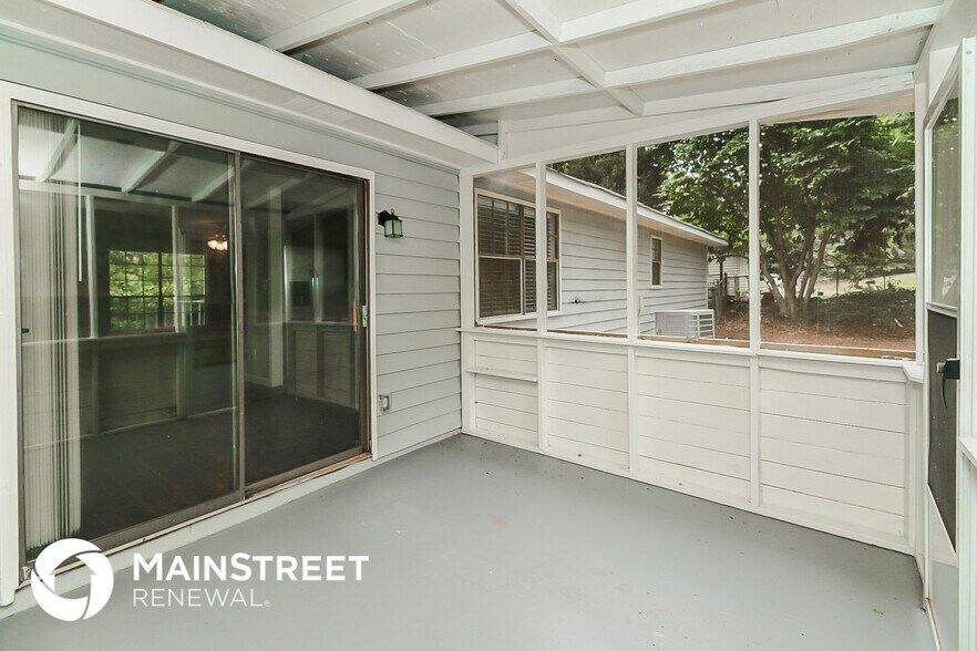 Building Photo - 155 Hunt Ridge Dr