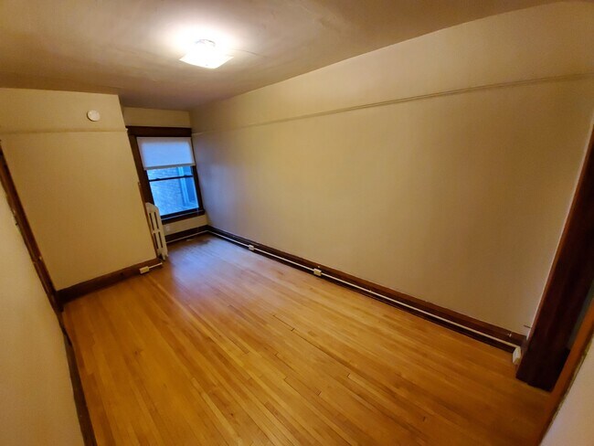Building Photo - AVAILABLE NOW - Spread out in 3 level livi...