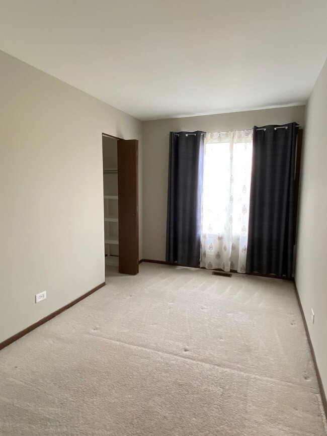 Building Photo - 7921 Knottingham Cir