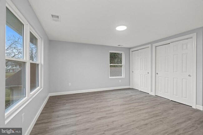 Building Photo - 34 Hinsdale Ln