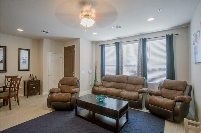 Building Photo - 6814 E Riverside Dr