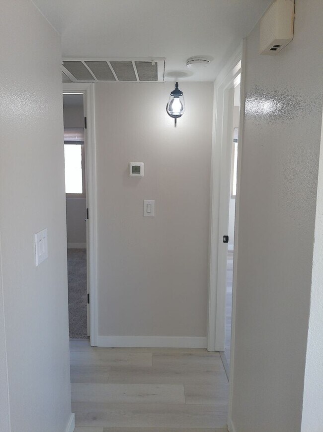 Building Photo - Long Term Duplex rental