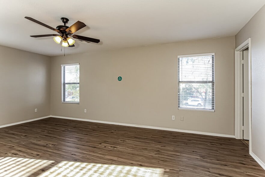 Building Photo - 11552 E Flower Cir