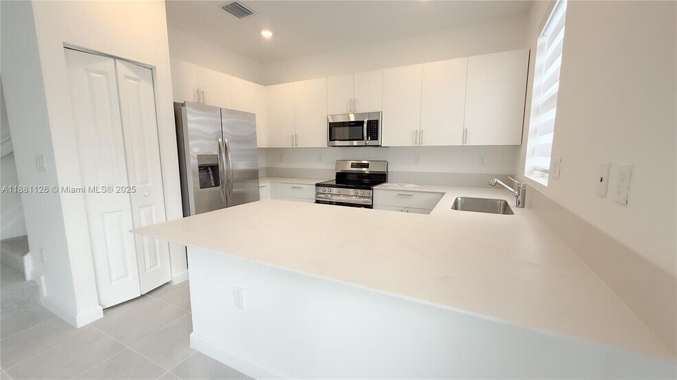 Building Photo - 25350 SW 137th Ave