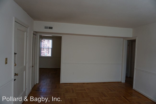 Building Photo - 2704 Kensington Ave