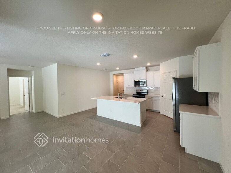 Building Photo - 9671 Seaspray Dr