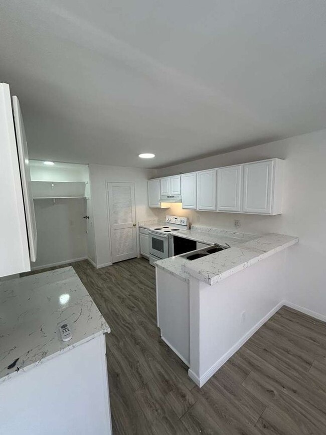Building Photo - Spacious Renovated 3 bedroom/2 bath townhome in Paradise Hills! Move in Ready! $3,195