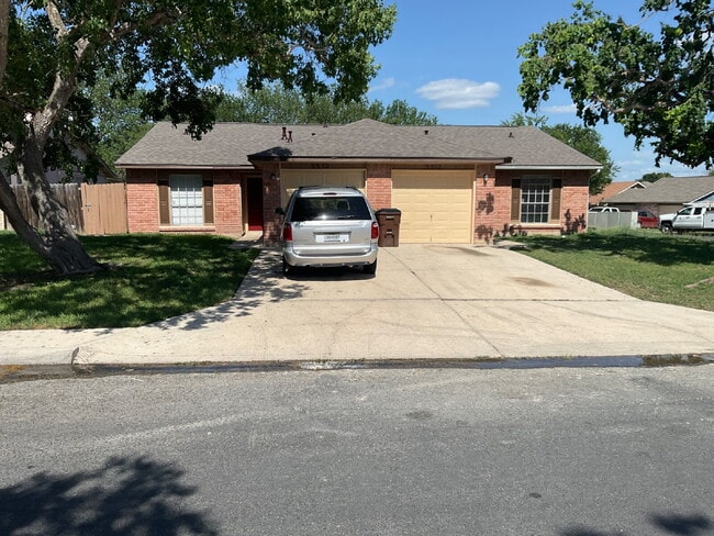 Primary Photo - 5512 Lochmoor-