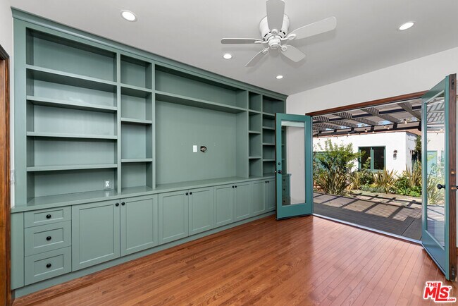 Building Photo - 1039 Hi Point St