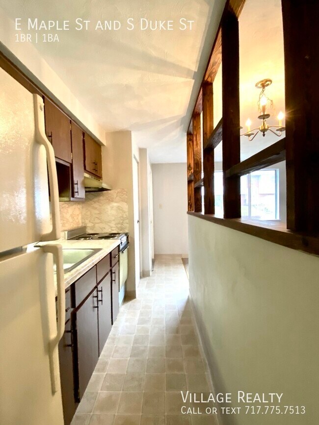 Building Photo - 505 E Maple St