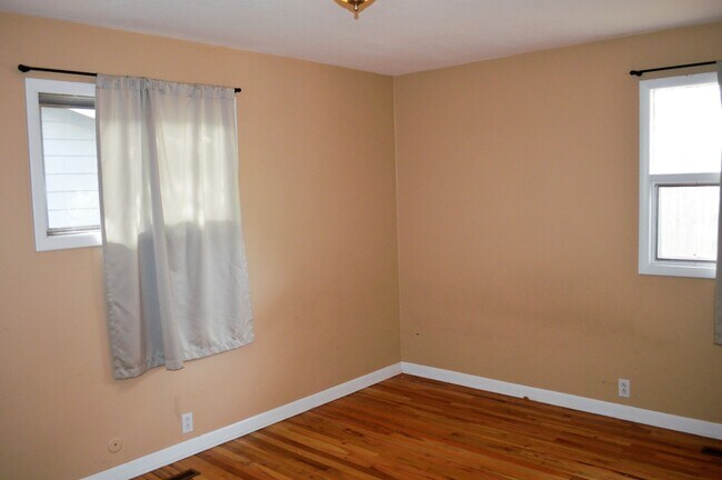 Building Photo - 137 Yale Ave