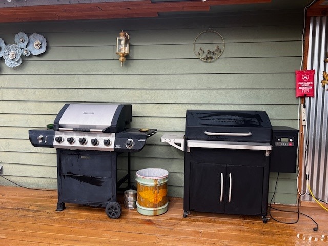 BBQ toys on upper deck - 12505 S Center Ln