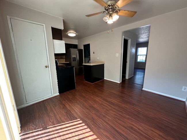 Building Photo - 3-Bedroom Townhome Near Little Creek Naval...
