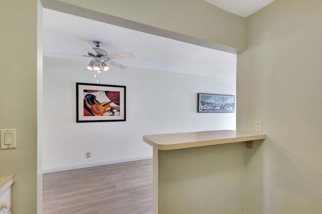 Building Photo - 100 Shore Ct