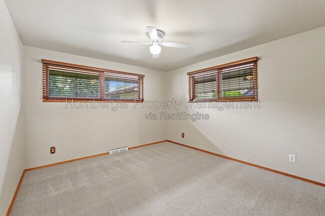 Building Photo - 10714 E Valleyway Ave