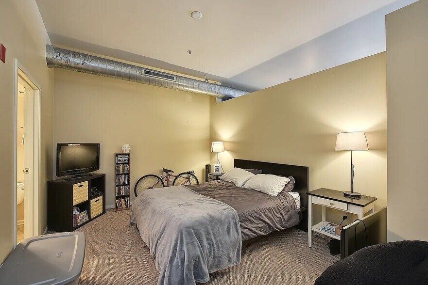 Building Photo - 1924 N Hubbard St