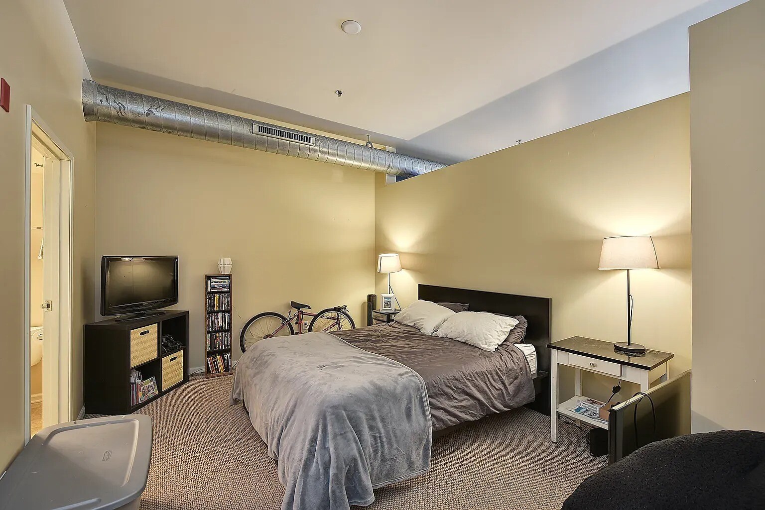 Building Photo - 1924 N Hubbard St