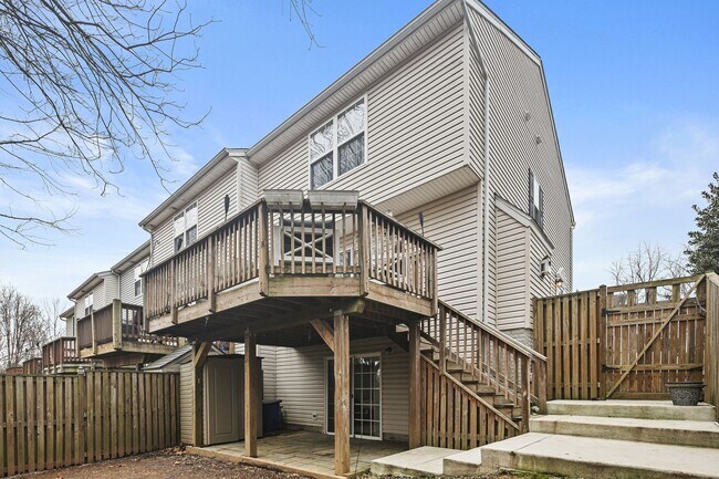 Building Photo - Bright & Spacious 3-Bedroom, 2 Full & 2 Half Bath in New Market