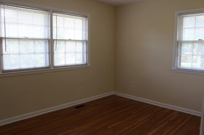 Building Photo - 306 Loch Ln