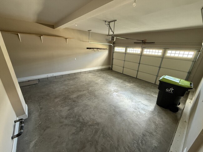 Building Photo - 203 Casting Ct