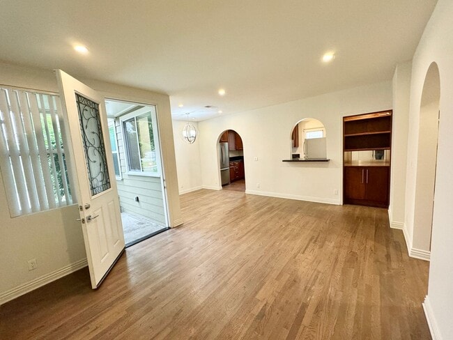 Building Photo - 8343 DUNBARTON - SHORT TERM LEASES AVAILABLE , NEWER*4 BD*3BA*TOWNHOME*PRIVATE YARD*WASHER/DRYER*