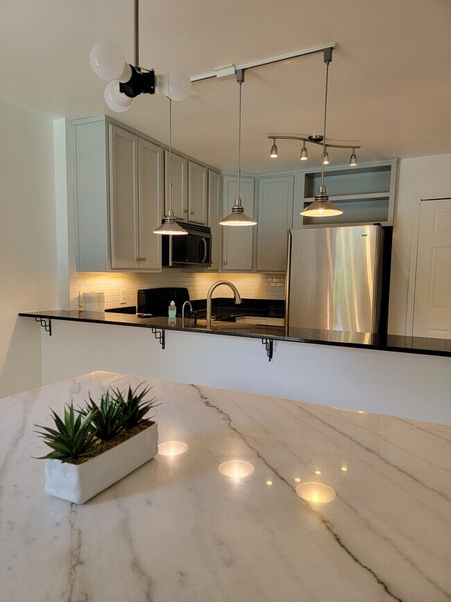 Building Photo - 1445 Monroe Dr NE