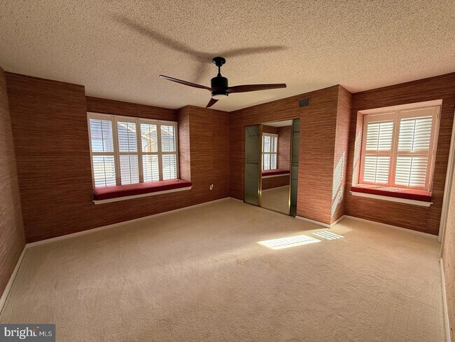 Building Photo - 231 Canal Park Dr