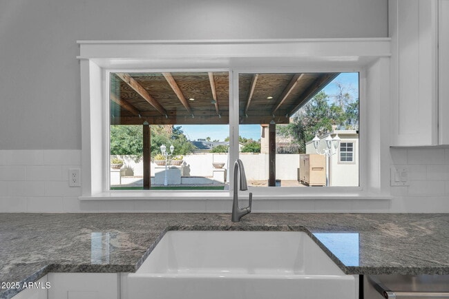 Building Photo - 2542 W Nopal Ave