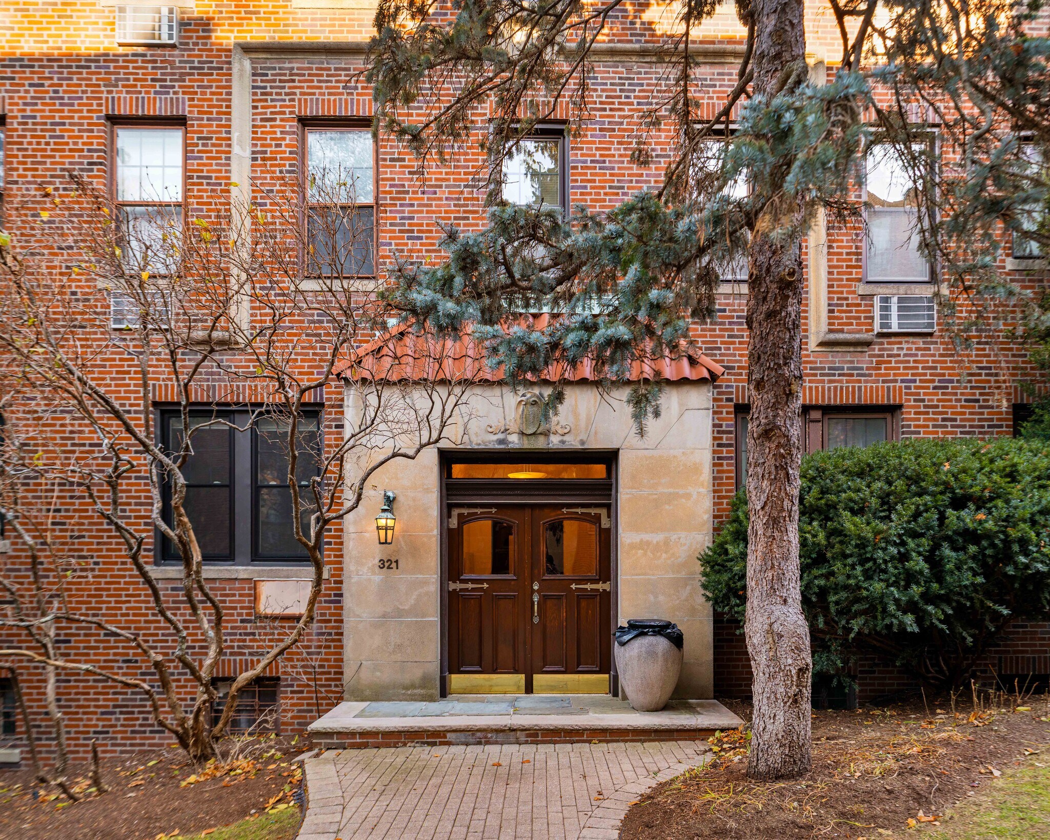 Building Photo - 321 Tappan St