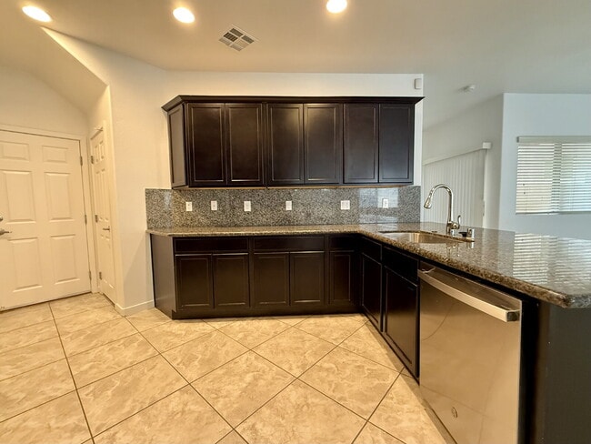 Building Photo - 4 BED, 2.5 BATH, 2 CAR-GARAGE, TWO-STORY, SINGLE FAMILY HOME FOR