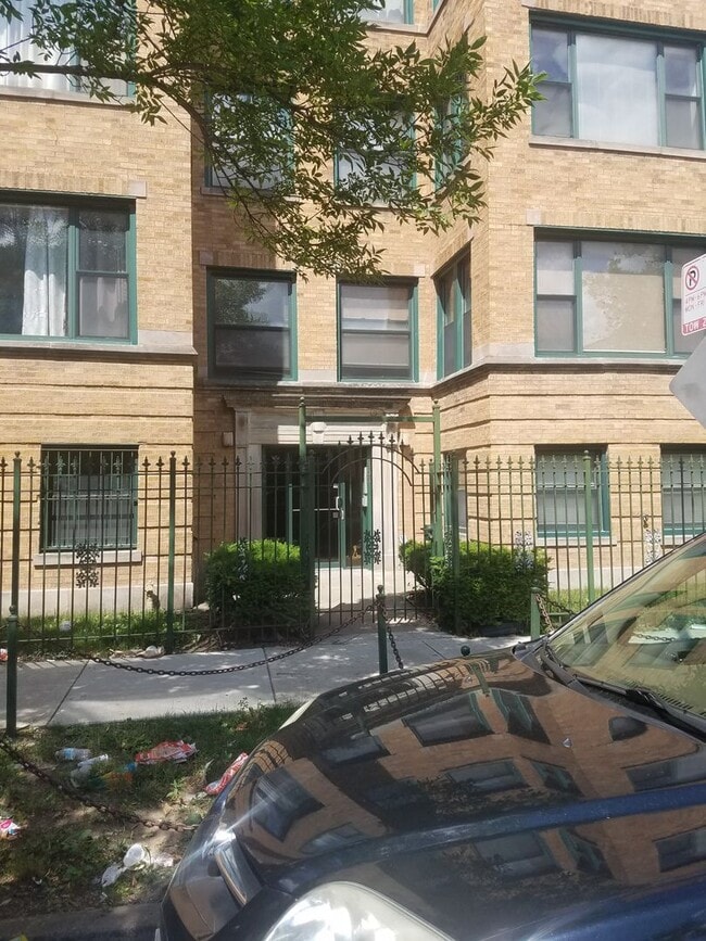 Building Photo - South Shore Gem