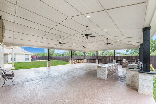 Building Photo - 30062 N Fulshear Dr