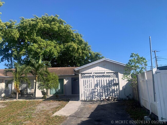 Building Photo - 212 NW 41st Ct