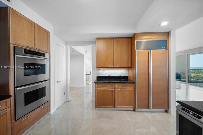 Building Photo - 20201 E Country Club Dr