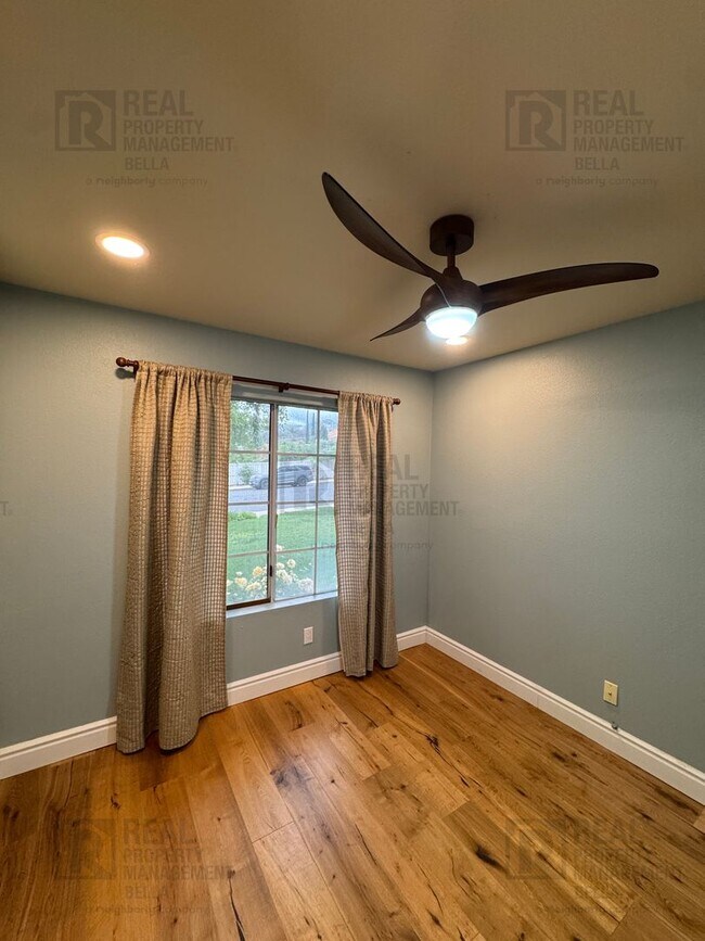 Building Photo - Spacious & Stylish Living in the Heart of Lake Elsinore