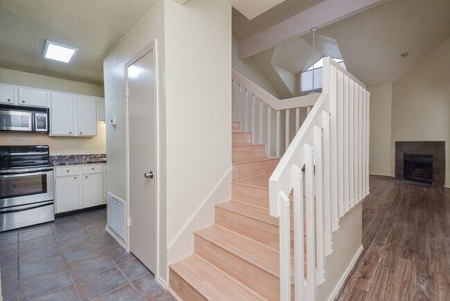 Building Photo - 2023 Gentryside Dr