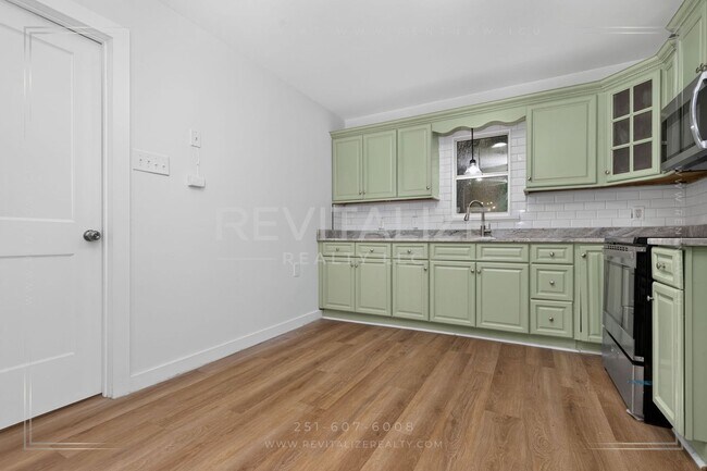 Building Photo - 2900 Lott Dr