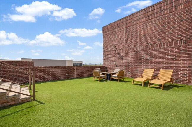 Building Photo - 1111 Studewood St