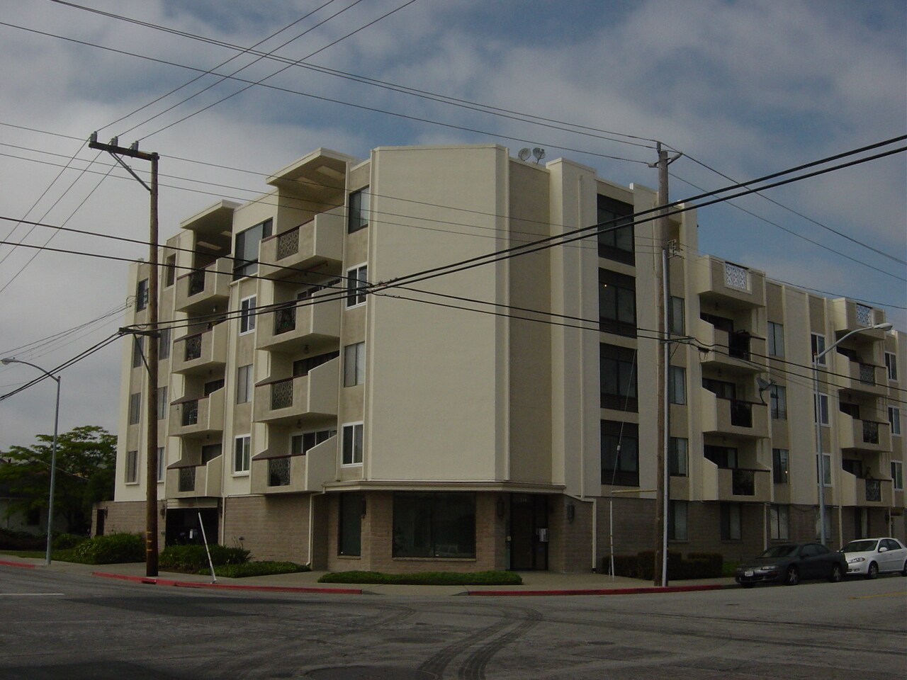 Building Photo - 398 Parrott St