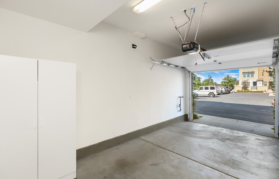 Building Photo - 1100 Lasso Way