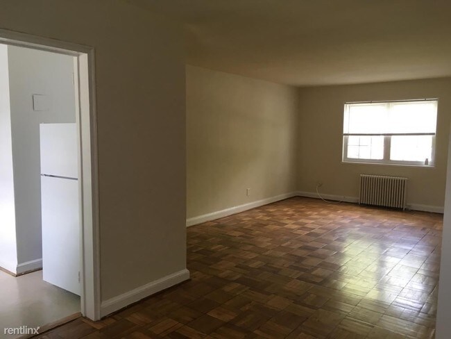 Building Photo - 2100 Hildarose Dr