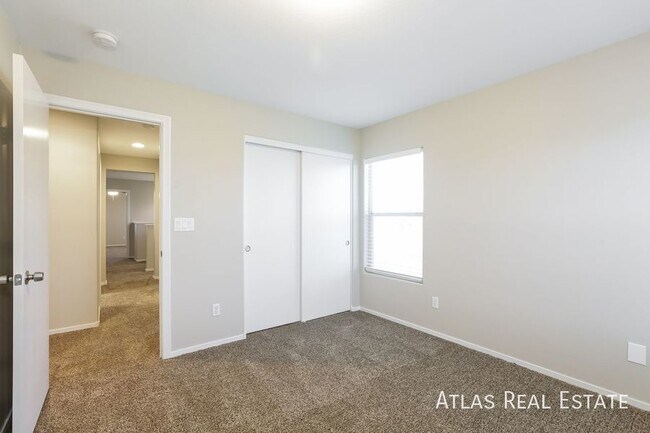 Building Photo - 5913 Tamarack Lodge Ln