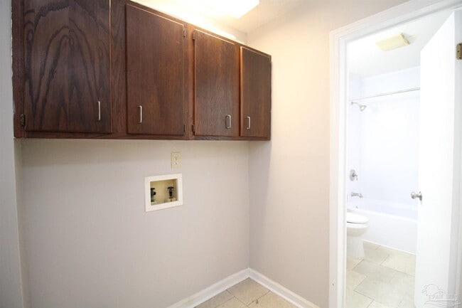 Building Photo - 4630 Bellview Ave